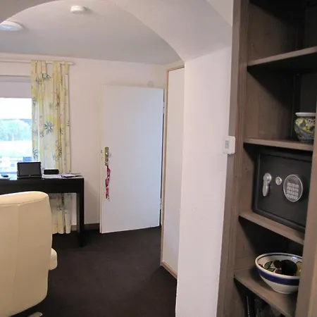 Hugo37 Am Bergpark Apartment *