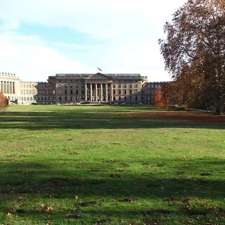 Hugo37 Am Bergpark *